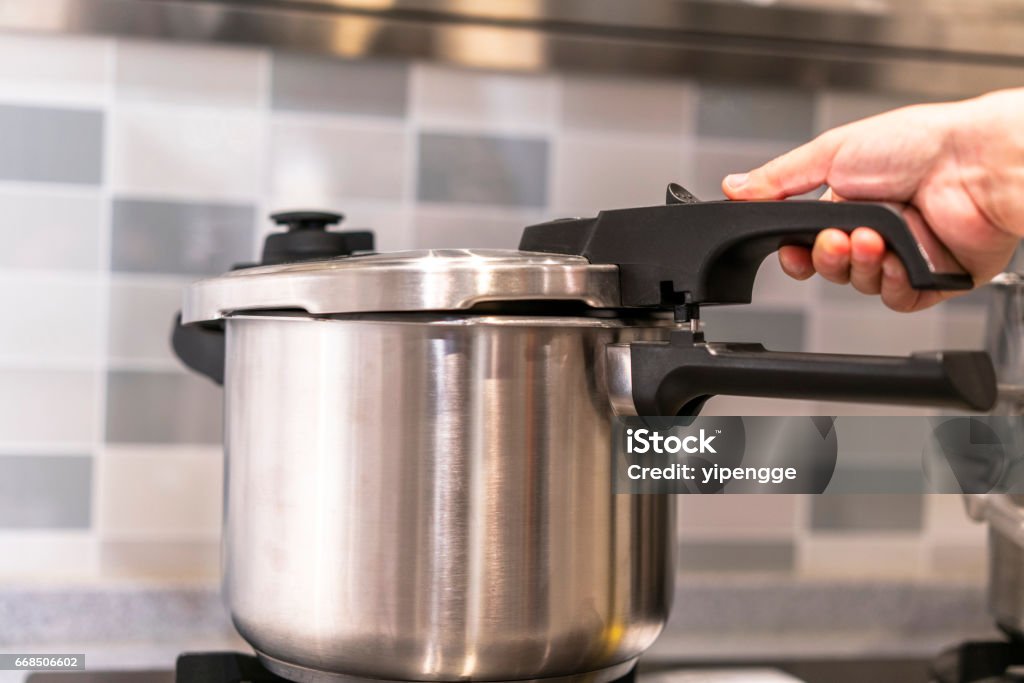 How does a pressure cooker work?